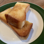 ラ・テイエ - 蜂蜜とバタートースト