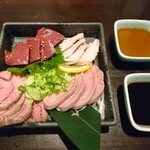 Sumibiyakiniku Nikusashi Nikushiki - 肉刺し盛り合わせ(1500円)