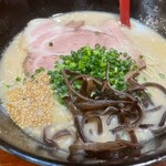 博多ラーメン 亀八 - ❀『豚骨にんにく』(880えん)
リピート٩(๑❛ᴗ❛๑)۶♥
✿【ライス無料】セルフサービス
✿【ふつう】をチョイス♬