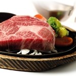 かうぼーい - 【かうぼーいステーキ】当店イチオシのキメが細かく柔らかで肉汁あふれる極上の1枚。