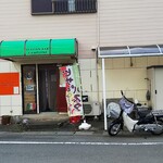 カンピオーネ - 店の外観全体と、スーパーカブ