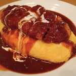 ポムの樹 府中くるる店 - ポム豚かつのハヤシソースオムライスアップ