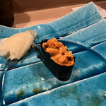 うを徳 - 利尻の馬糞雲丹軍艦