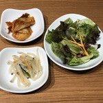 炭火焼肉・韓国料理 KollaBo - サラダとキムチ＆ナムル