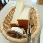 Hibiya Matsumotorou - 厚めのトーストは十分な量。