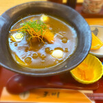 玉川 - 豊橋カレーうどん　¥1,050
            天麩羅やカツなど、トッピングも豊富です。