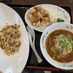 Gyouza No Oushou - 日替りランチ795円税込（高菜炒飯+味噌コーンラーメン+鶏の甘酢煮）