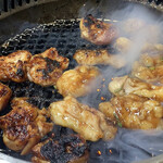 いこい - 若鶏焼き上がりと、牛ホルモン