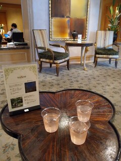 SENDAI ROYAL PARK HOTEL - チェックイン までの 待ち時間に ドリンクサービス    ローズの香りづけレモネード上品な香りと爽やかな甘みのレモネード