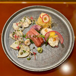 Choushoku Hachinosu - 季節の鮮魚サラダ仕立て 炙り水蛸 本鮪 鱧落とし