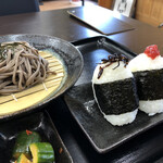 そば庵 - おにぎりは、塩、昆布、梅から２つ選べます。