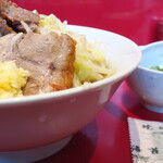 ラーメン二郎 - 汁なし半分＋ニンニク多め＋青ネギ