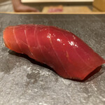 鮨 青海 - 赤身の漬け　初めに出た中トロと同じ個体のもの　