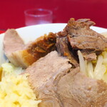 ラーメン二郎 - 豚の厚み