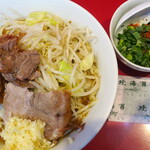 ラーメン二郎 - 汁なし半分＋ニンニク多め＋青ネギ