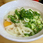 谷川米穀店 - 1杯目 うどん小(温・卵) 200円