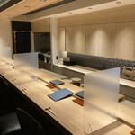 鮨 青海 - 一番乗り　この後続々とお客さんが来店してましたよ。個室使いも多かったから接待利用かな？