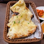 天竺薬膳 北印度料理 みらん - ガーリックナン①