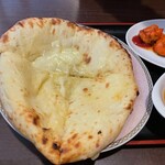 天竺薬膳 北印度料理 みらん - ハニーチーズナン