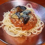 やきとりとワイン 繋ぐ - ナス添えミートソース