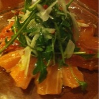 カリーナ　カリーナ - サーモンと新たまねぎのカルパッチョ