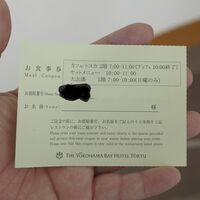 カフェトスカ - 先日、「横浜ベイホテル東急」に宿泊した際に朝ごはんを食べるべく、受付で渡されたフードバウチャーを入り口のスタッフへと手渡します。