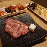 神戸牛・個室焼肉 大長今 - 特上厚切りタン&キムチ盛合&ナムル盛合