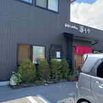 테우치 soba 카오리야 혼텐 - 외관. 장소는 가루이자와에서 코모로 방향으로 가는 도중에 있습니다. 
      매장 앞과 뒤쪽에도 주차장이 있습니다.