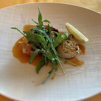 クイーン・アリス 横浜店 - オマール海老と帆立貝の香草パン粉焼き アメリカンソース