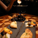 181458146 - 石窯焼きフォカッチャと季節野菜のチーズフォンデュ
