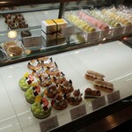 シュークリー - ショーケースの様子③。