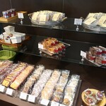 シュークリー - ショーケースの様子②。