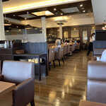 レストラン 明治屋 - 店内をパシャ
平日の11時半