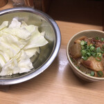 元祖串かつ だるま - どて焼きとキャベツ