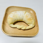 天狗堂海野製パン所 - 形が昔ながらのロールパン？発酵バターを巻き込んだお店を代表するパン。天狗ロール。