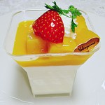 ル・パティシエ ヨコヤマ - ﾏﾝｺﾞｰｾﾞﾘｰとｵﾚﾝｼﾞのﾊﾟﾝﾅｺｯﾀ　380円　（＾＾ｂ