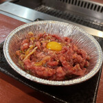 焼肉べこ六王道 立川店 - 炙りユッケ