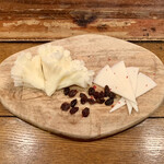 Hashigobaru Pincho - スペインチーズ2種盛り合わせ ¥638