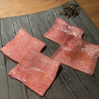 和牛とタン 焼肉 とみ 新橋本店 - 牛タン(タン元、タン中)