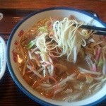 佐賀ラーメン 喰道楽 - やさいラーメン箸上げ