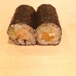すし 豊倉 - 芝海老朧と厚焼きを
      巻いてくれました。
      ワサビを効かせてあって
      旨い〜(￣▽￣)