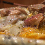 根津 焼鳥 照隅 - 土鍋炊き唐土ご飯に親子の頭乗せ