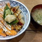 磯丸水産 - 『ｻｰﾓﾝと穴子の炙り丼』と『生海苔味噌汁』