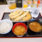 Tempura Teishoku No Mise Atsu Atsu Agetatecchan - 天ぷら定食 あとレンコンとインゲン天ぷらが加わります