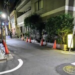 Honto Saya - 2022.8外観(北側路地入口、黄色い看板が目印)