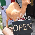 軽井沢 葡萄房 - ラクダがお出迎えします。