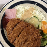 キッチン岡田 - メンチカツとサラダ