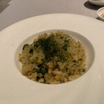 中国飯店 富麗華 - オクラと松の実の炒飯