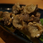 バール エ ターヴォラ カルダ ラ・ジョストラ - 砂肝のオイル煮込み