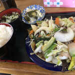 味の食卓 - (肉たっぷり)野菜炒め定食500円